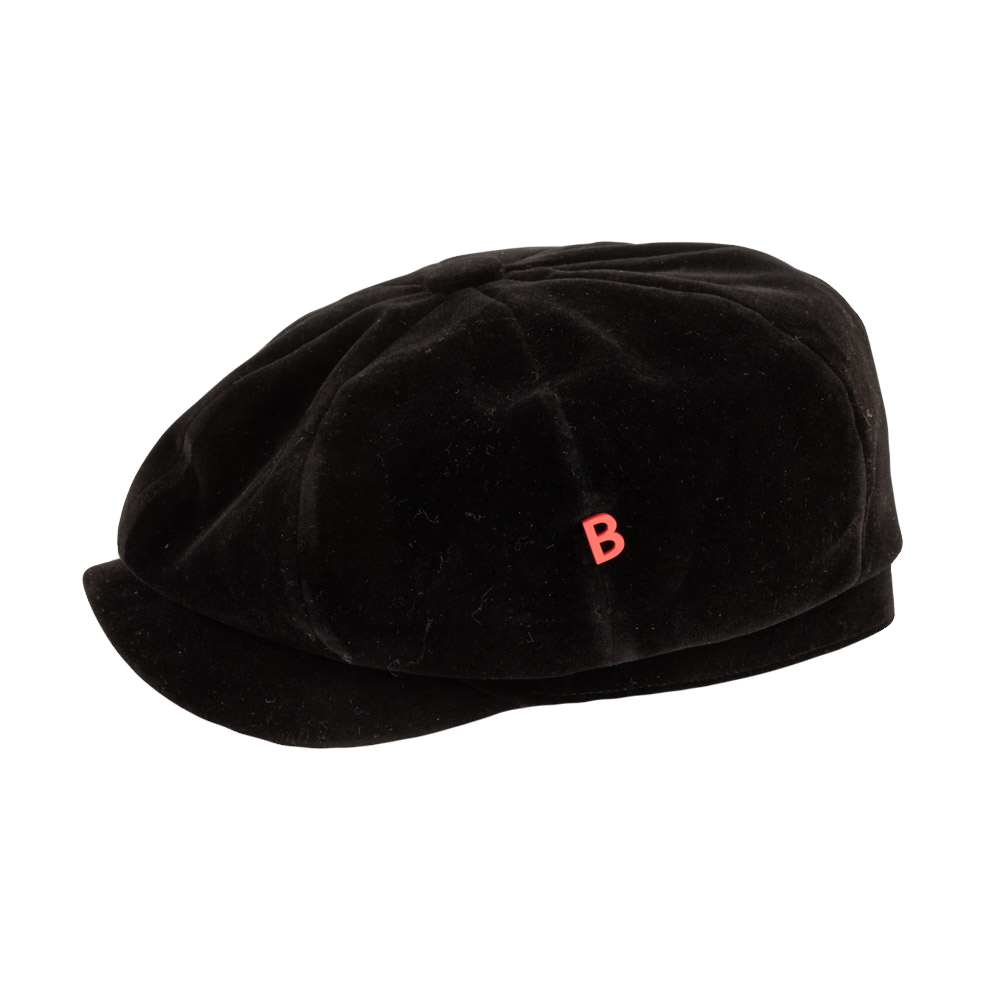 A black velvet cap with a B logo pinned on it.