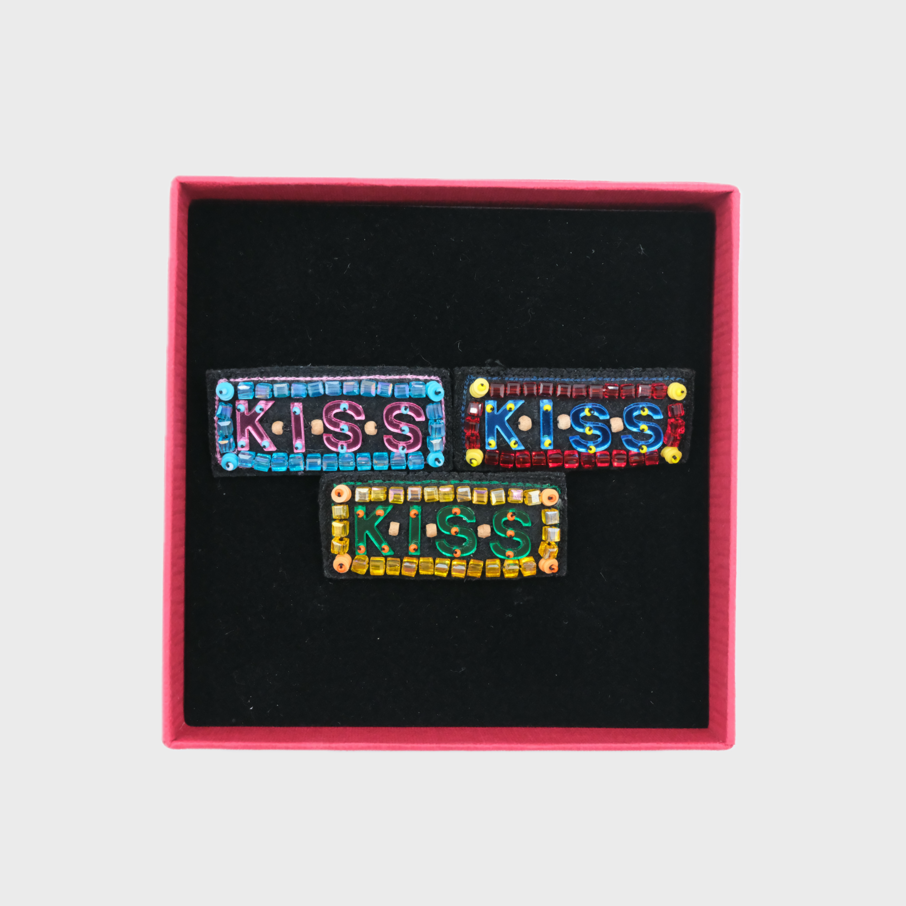 Set KISS Brooches