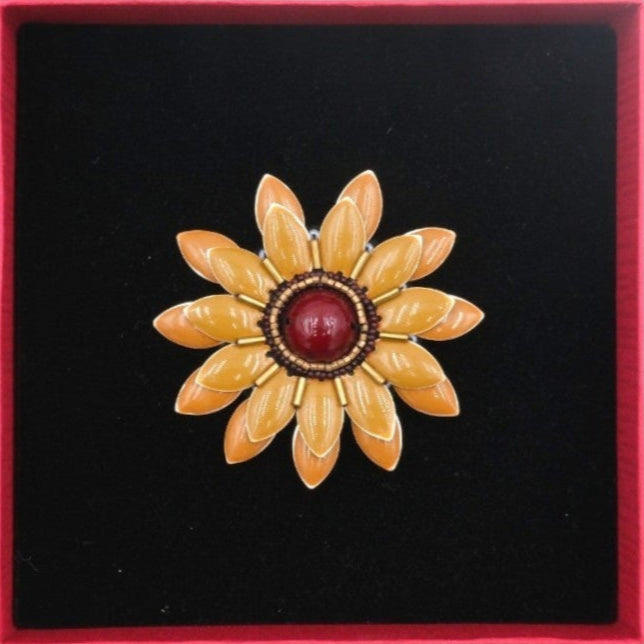 MANUKA FLOWER BROOCH