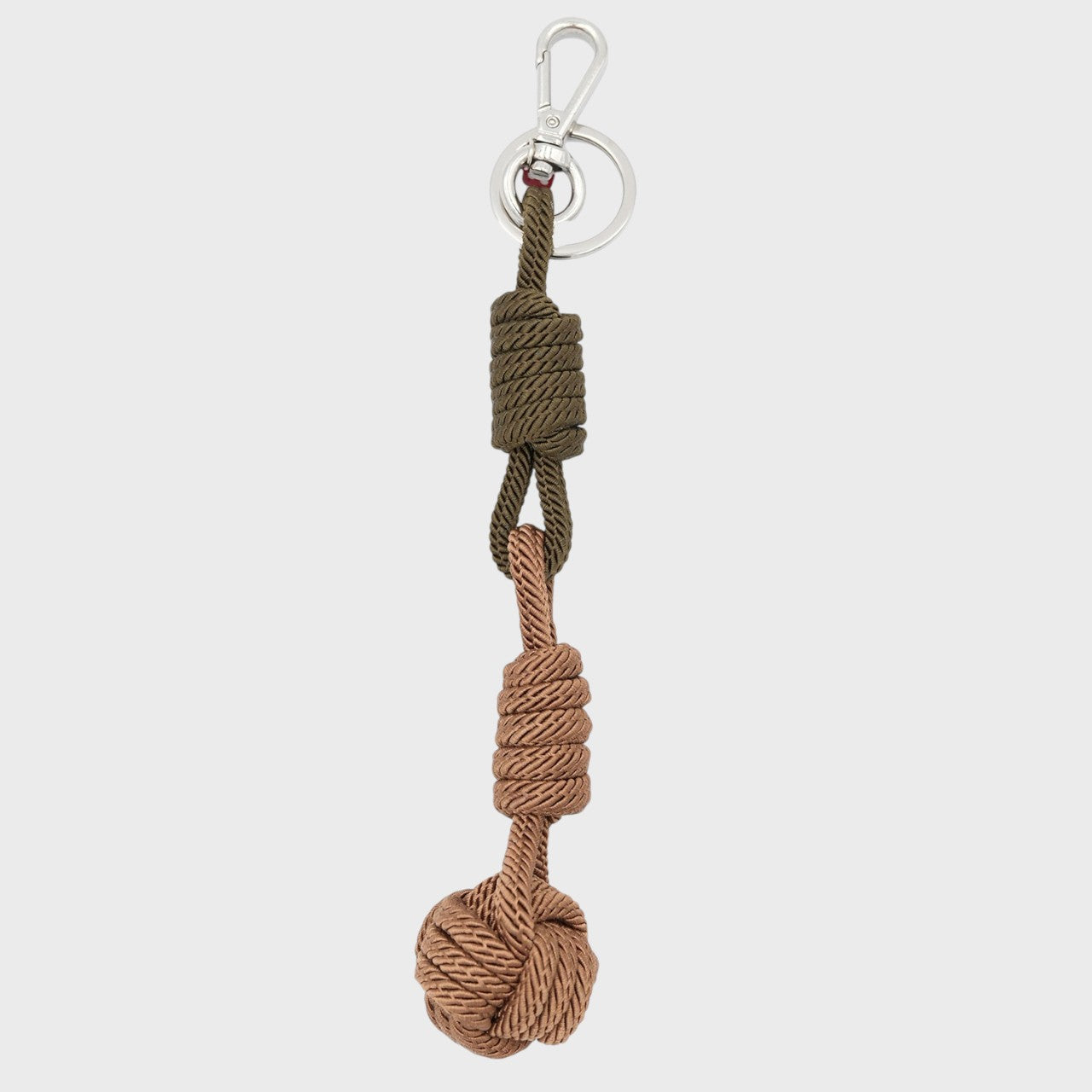 A macramé keychain representing a ball inspired by sailors knots. The straight upper part is khaki and the ball part is light brown. 