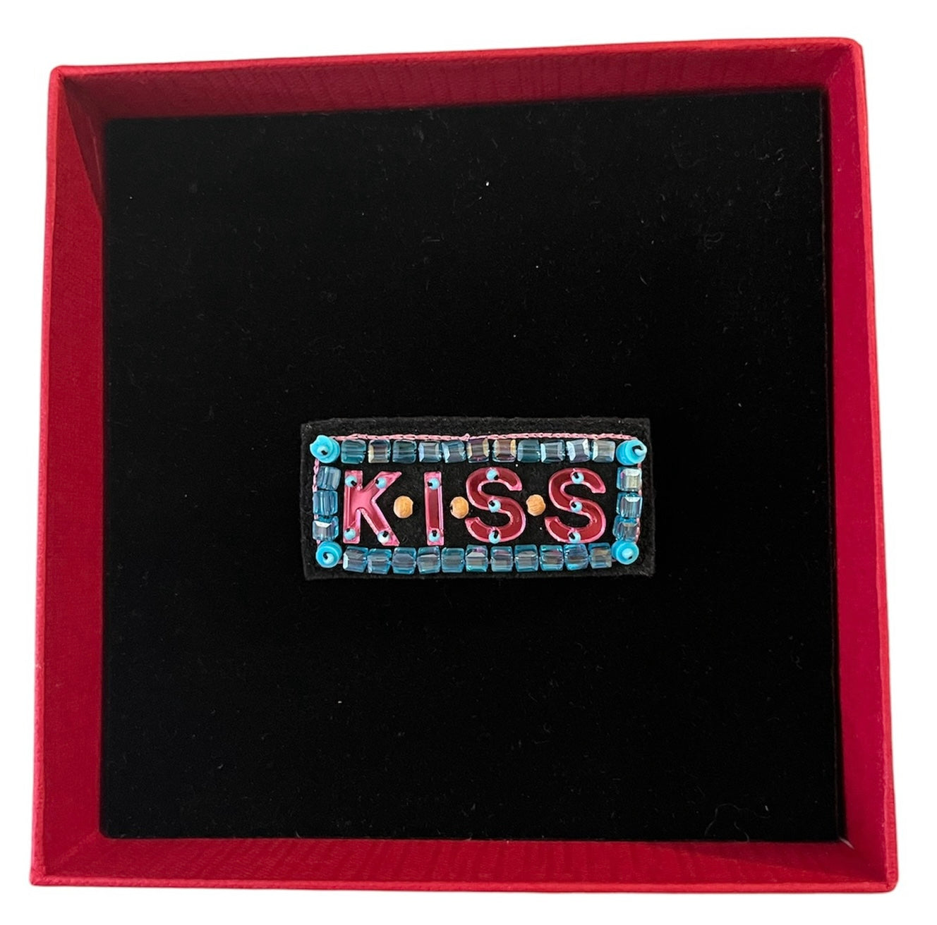 KISS BROOCH