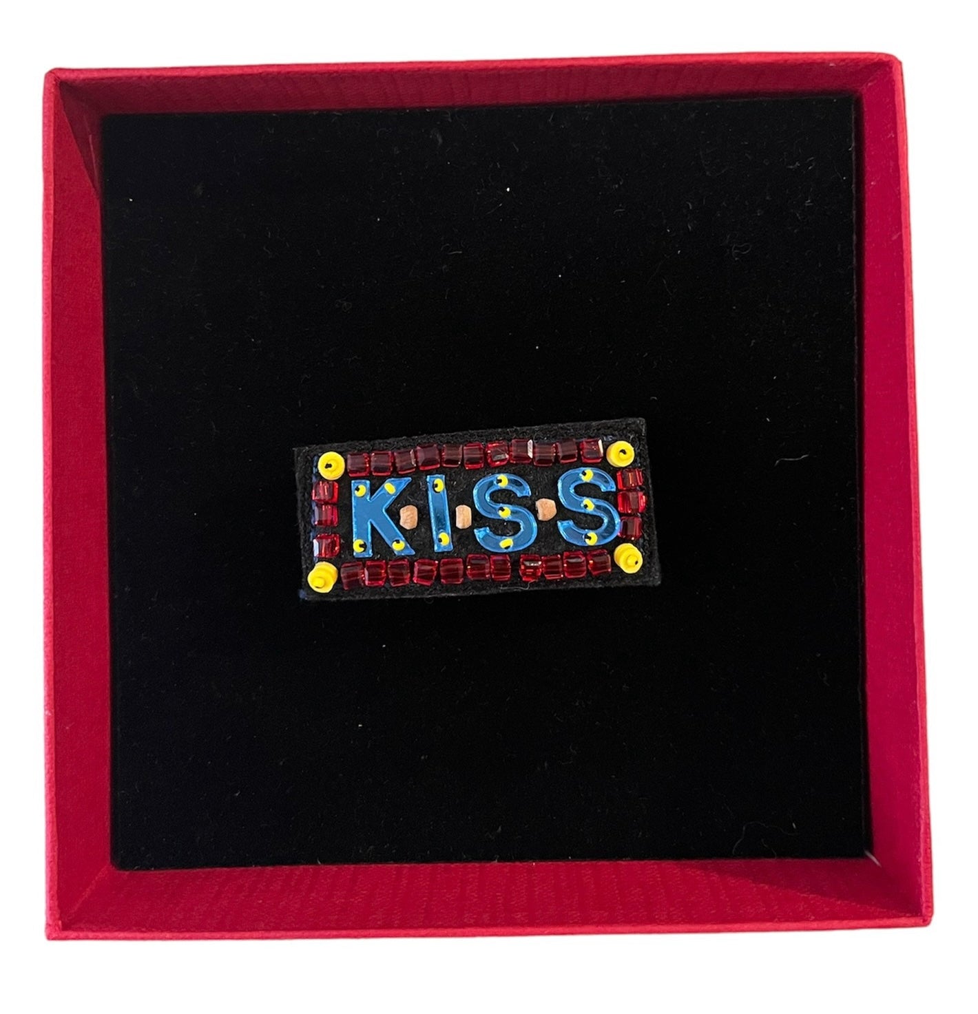 KISS BROOCH